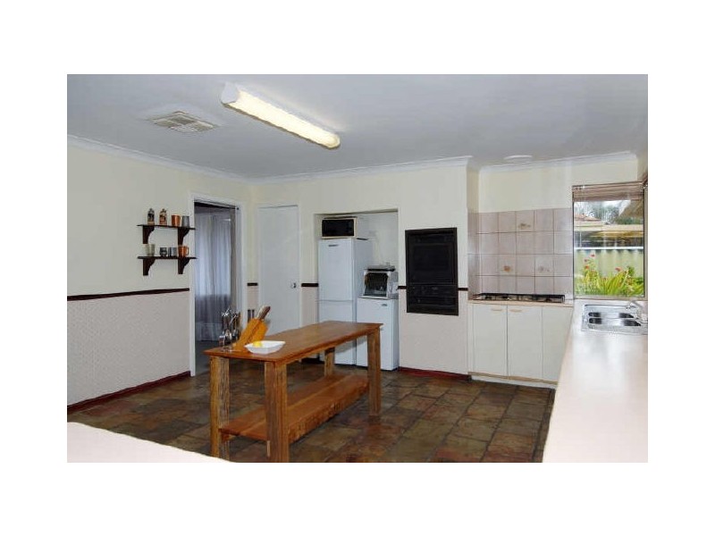 33 Woodbridge Drive, Cooloongup WA 6168