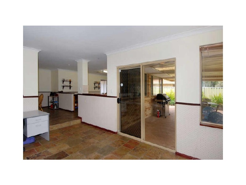 33 Woodbridge Drive, Cooloongup WA 6168
