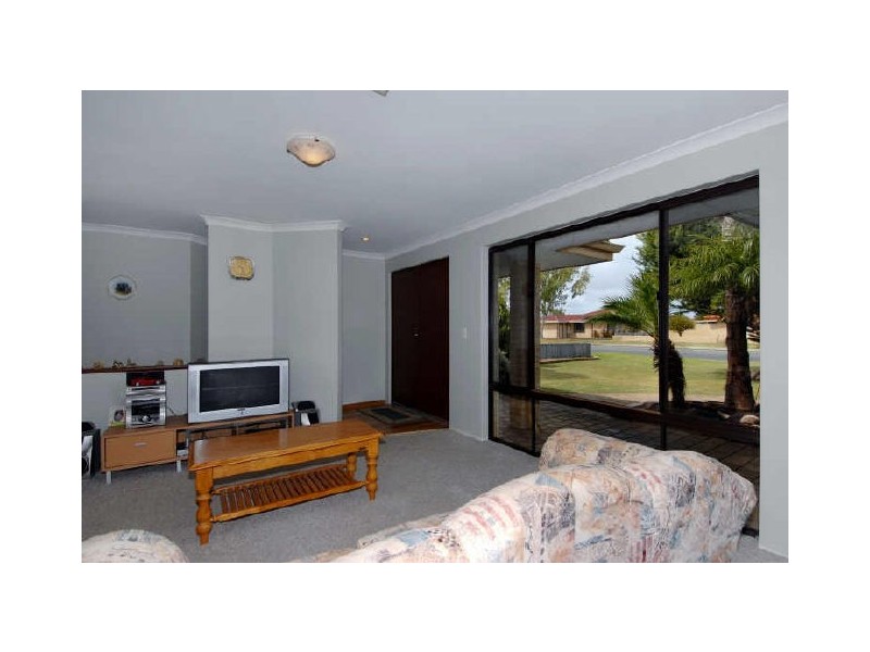 52 Cuthbertson Way, Cooloongup WA 6168