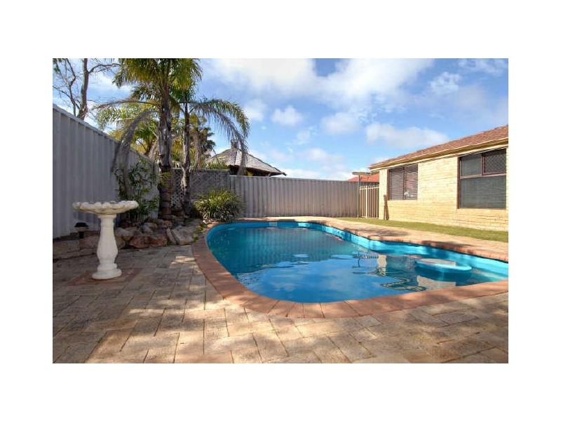 52 Cuthbertson Way, Cooloongup WA 6168