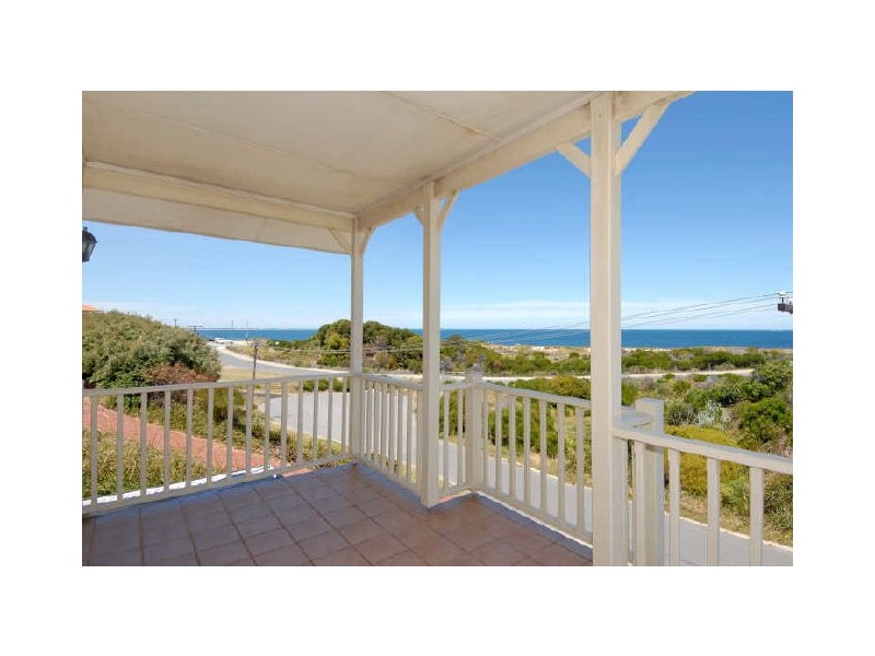 1 David Road, Waikiki WA 6169
