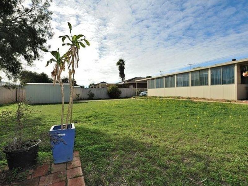 30 Grange Drive, Cooloongup WA 6168