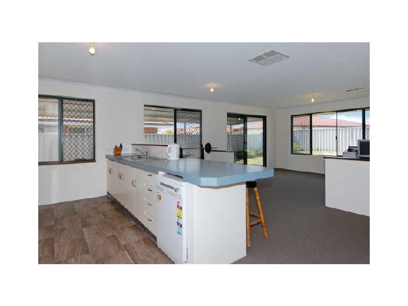 41 Swallowtail Pde, Warnbro WA 6169