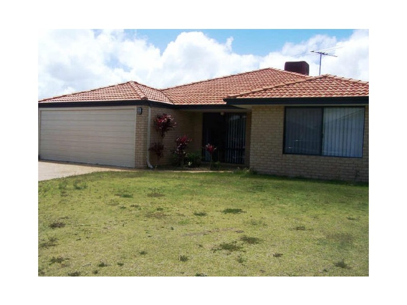 33 Chinchilla Pkwy, Port Kennedy WA 6172