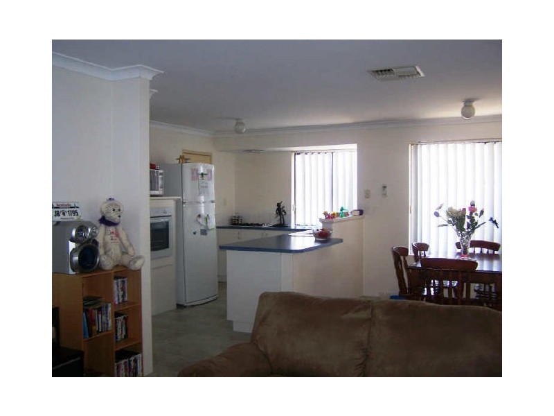 33 Chinchilla Pkwy, Port Kennedy WA 6172