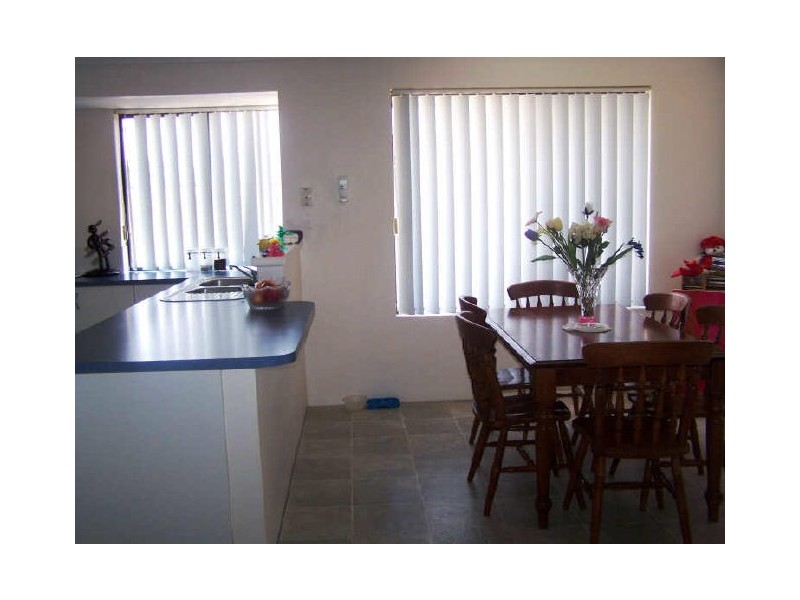 33 Chinchilla Pkwy, Port Kennedy WA 6172