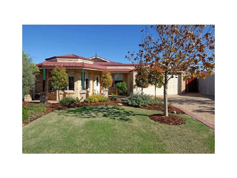 17 Morlaix Mews, Port Kennedy WA 6172