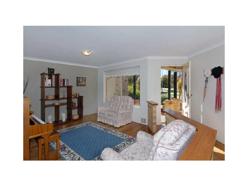 17 Morlaix Mews, Port Kennedy WA 6172