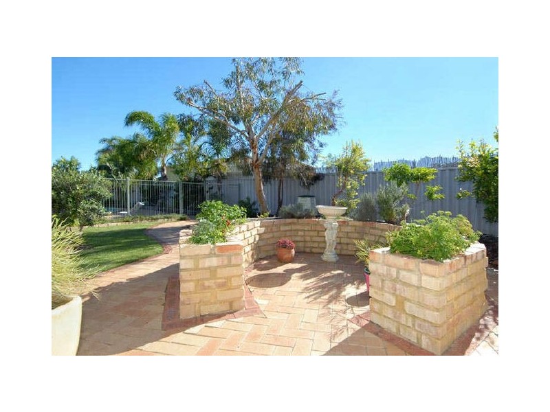 17 Morlaix Mews, Port Kennedy WA 6172