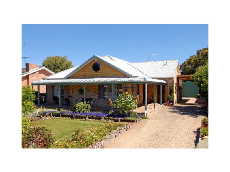 64 Lake Street, Rockingham WA 6168