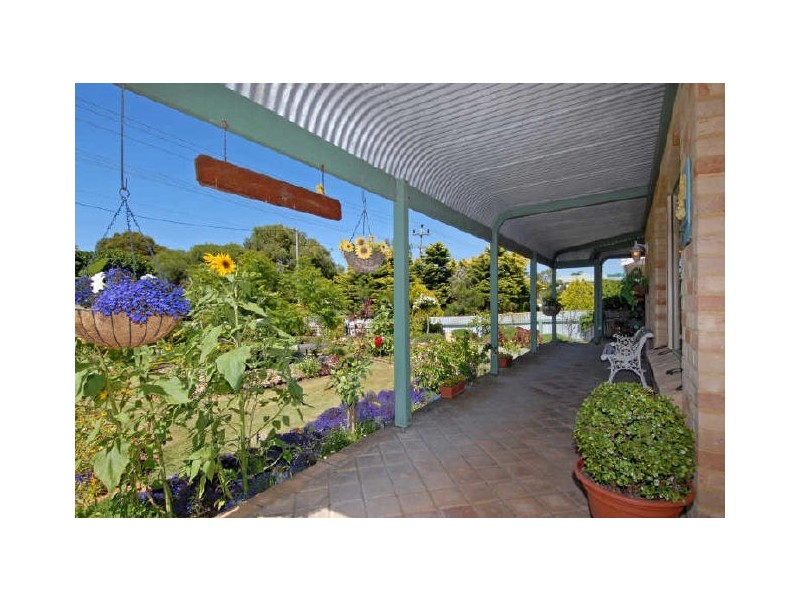 64 Lake Street, Rockingham WA 6168