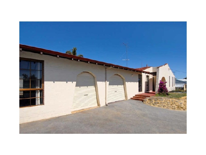 16 Bates Way, Warnbro WA 6169