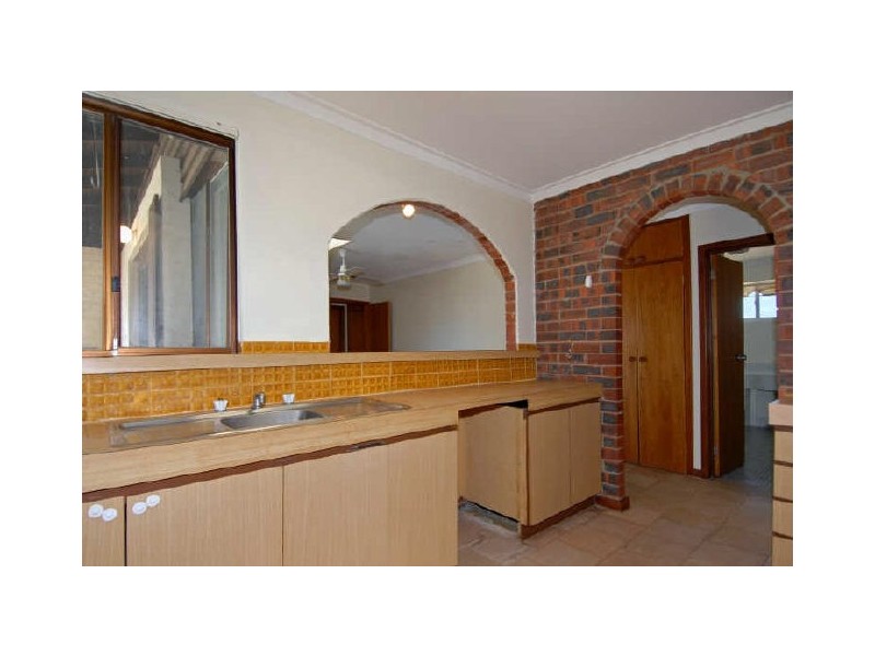 16 Bates Way, Warnbro WA 6169