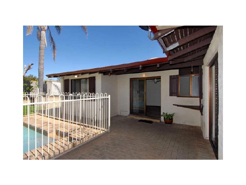 16 Bates Way, Warnbro WA 6169