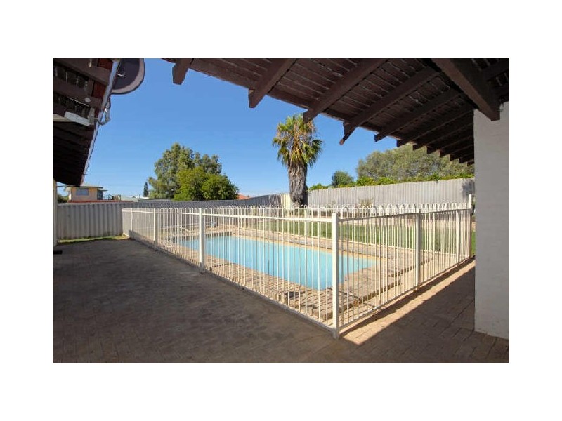 16 Bates Way, Warnbro WA 6169