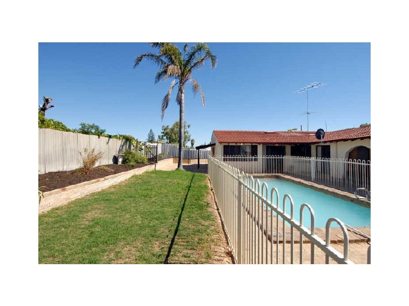 16 Bates Way, Warnbro WA 6169
