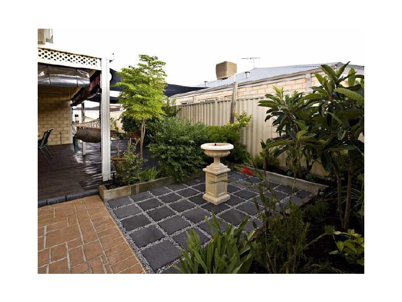 2 Knutsford Crescent, Port Kennedy WA 6172