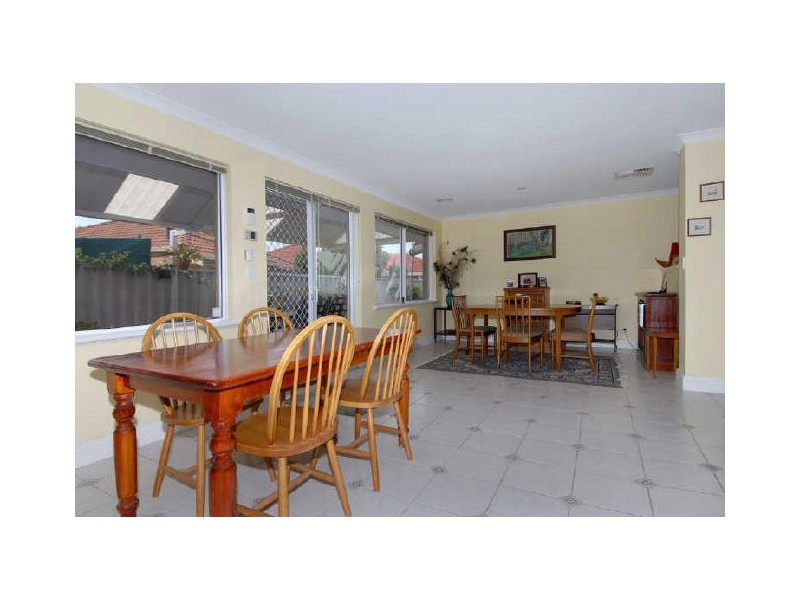 14 Inverness Court, Cooloongup WA 6168