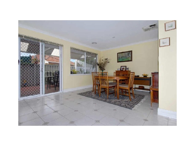 14 Inverness Court, Cooloongup WA 6168