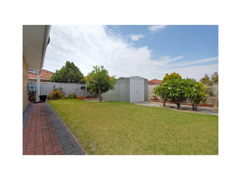 14 Inverness Court, Cooloongup WA 6168