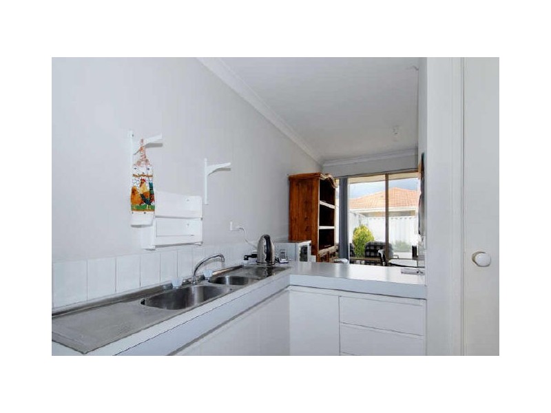 9/98 Simpson Ave, Rockingham WA 6168