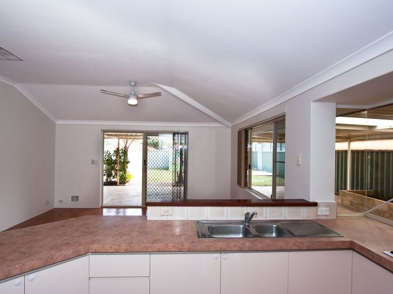 2 Mackerel Close, Warnbro WA 6169