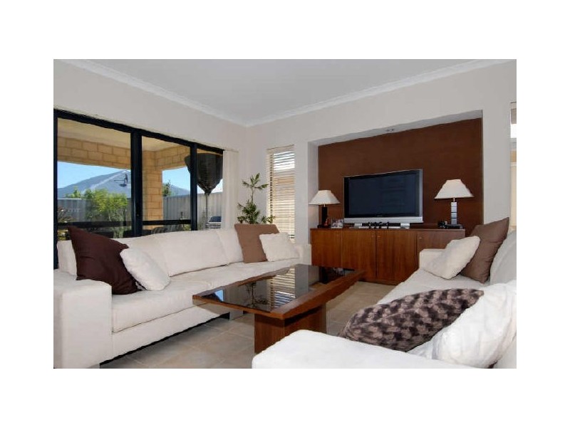 10 Olympic Place, Rockingham WA 6168