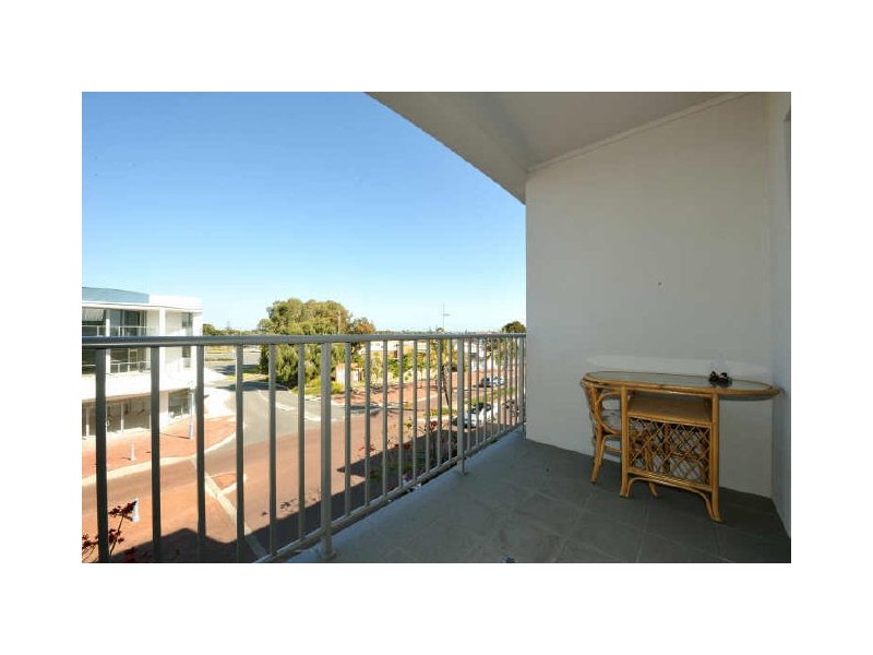 89/21 Rockingham Beach Road, Rockingham WA 6168