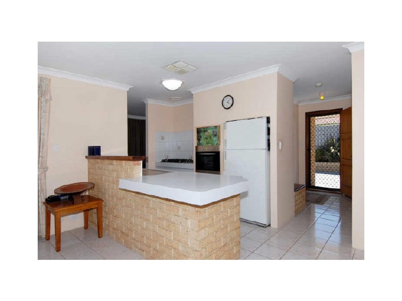 2/18a Vaux Street, Rockingham WA 6168