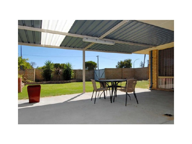 2/18a Vaux Street, Rockingham WA 6168