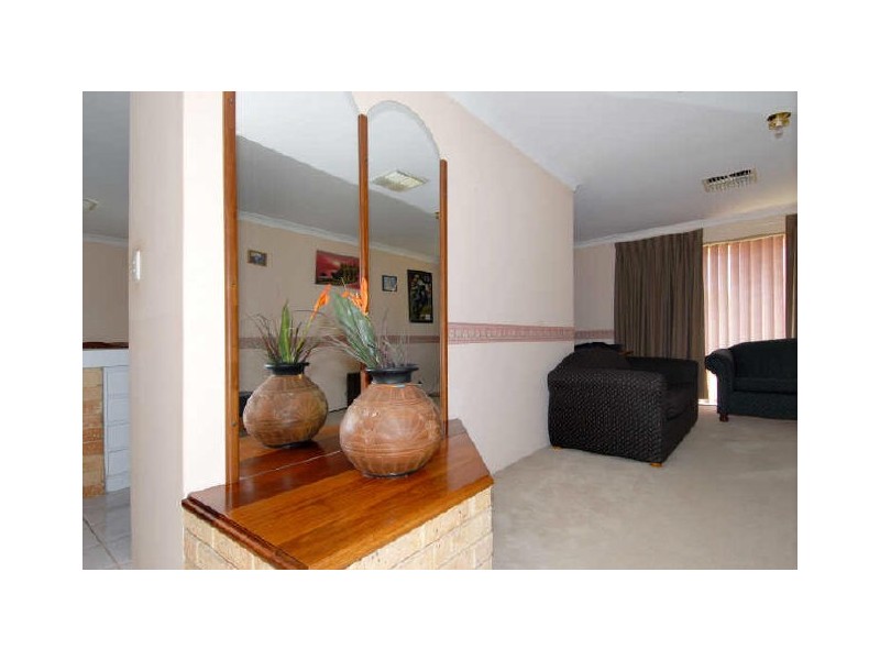 2/18a Vaux Street, Rockingham WA 6168