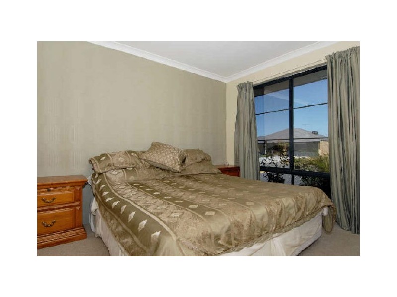 17 Pamplona Boulevard, Port Kennedy WA 6172