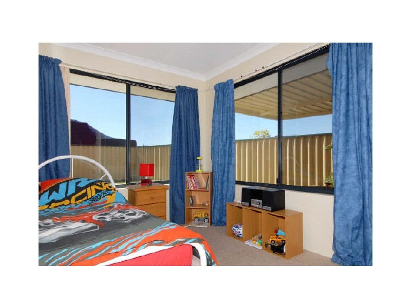 17 Pamplona Boulevard, Port Kennedy WA 6172