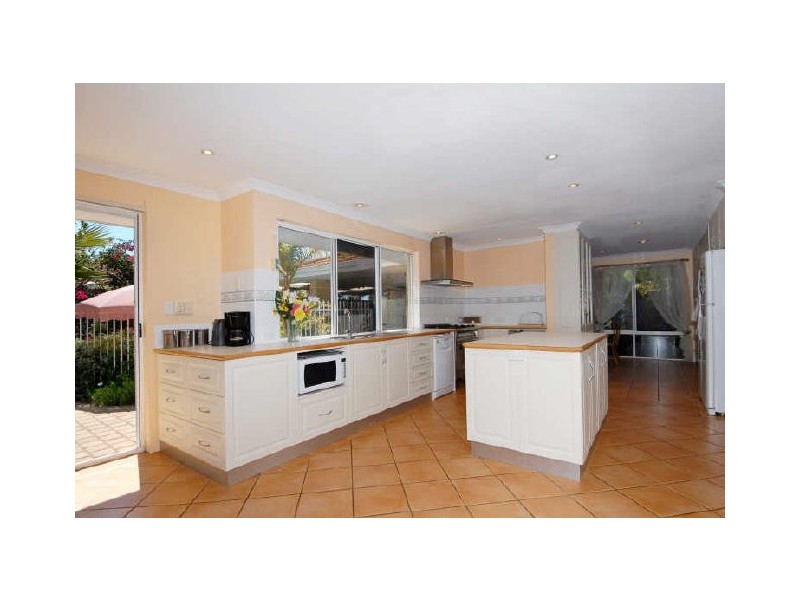 6 Triton Av, Waikiki WA 6169