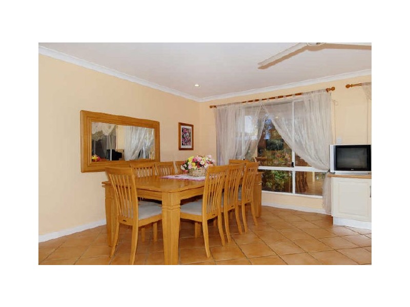 6 Triton Av, Waikiki WA 6169