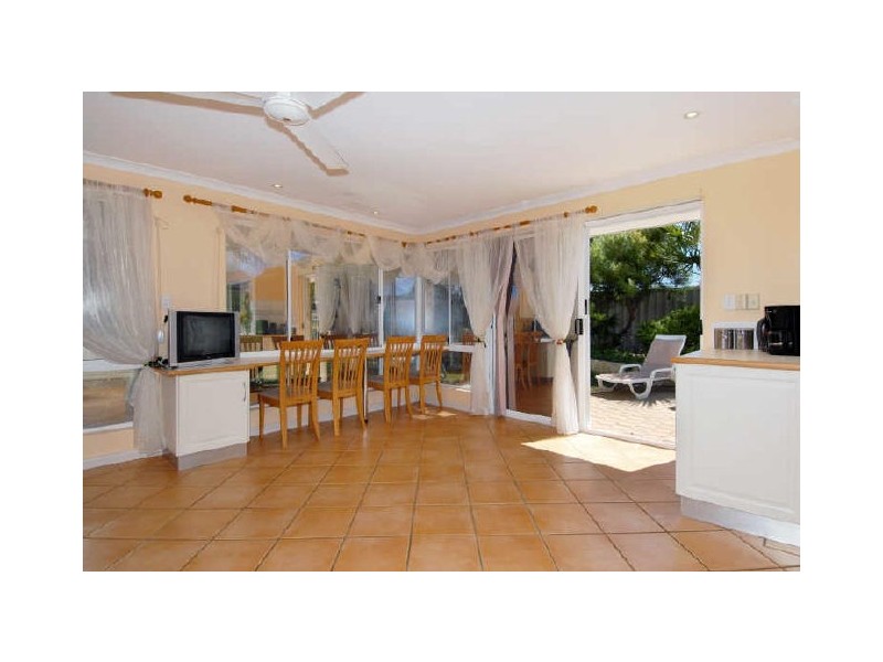 6 Triton Av, Waikiki WA 6169