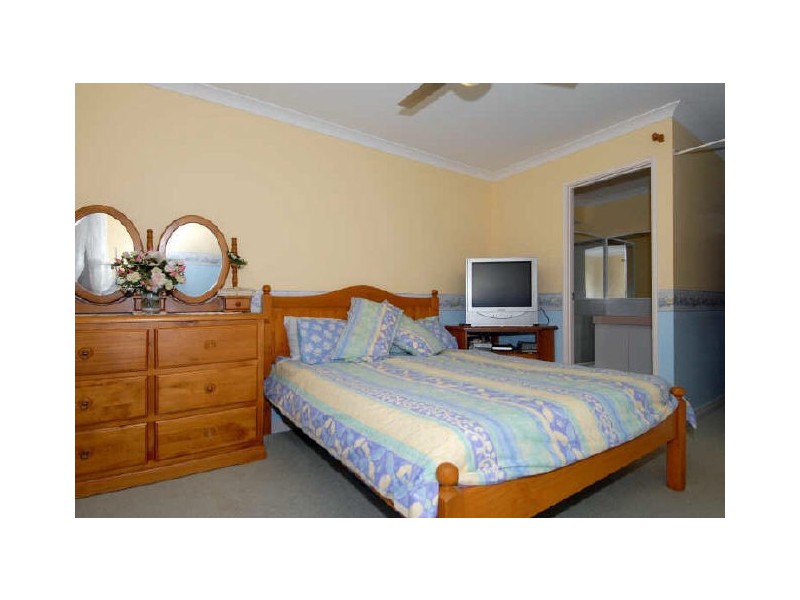 6 Triton Av, Waikiki WA 6169