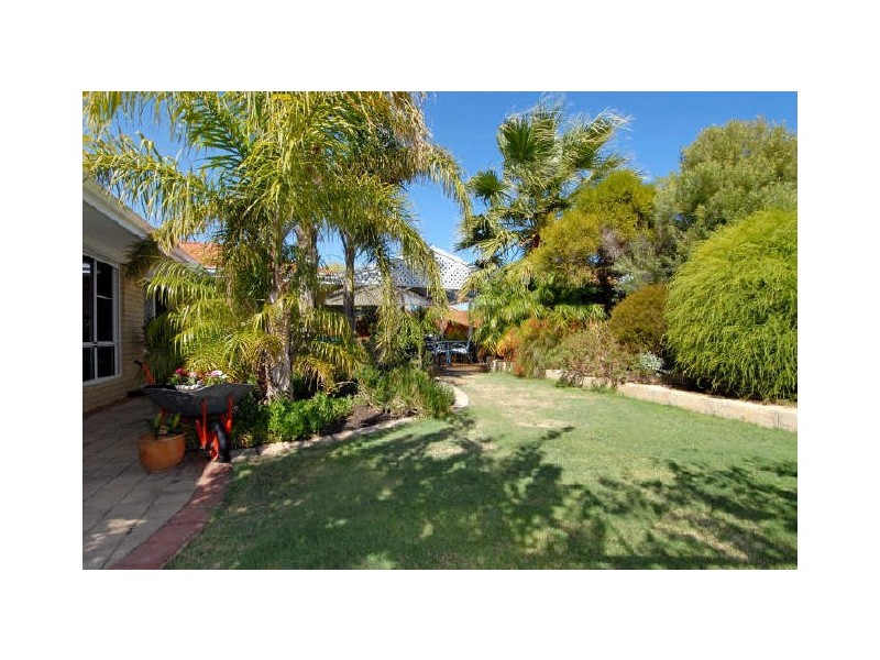 6 Triton Av, Waikiki WA 6169