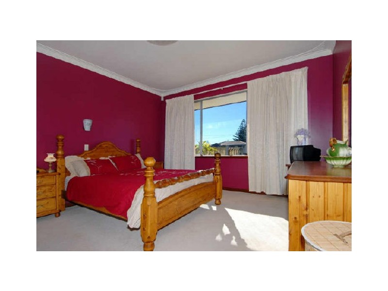 13 Wavelea Street, Safety Bay WA 6169