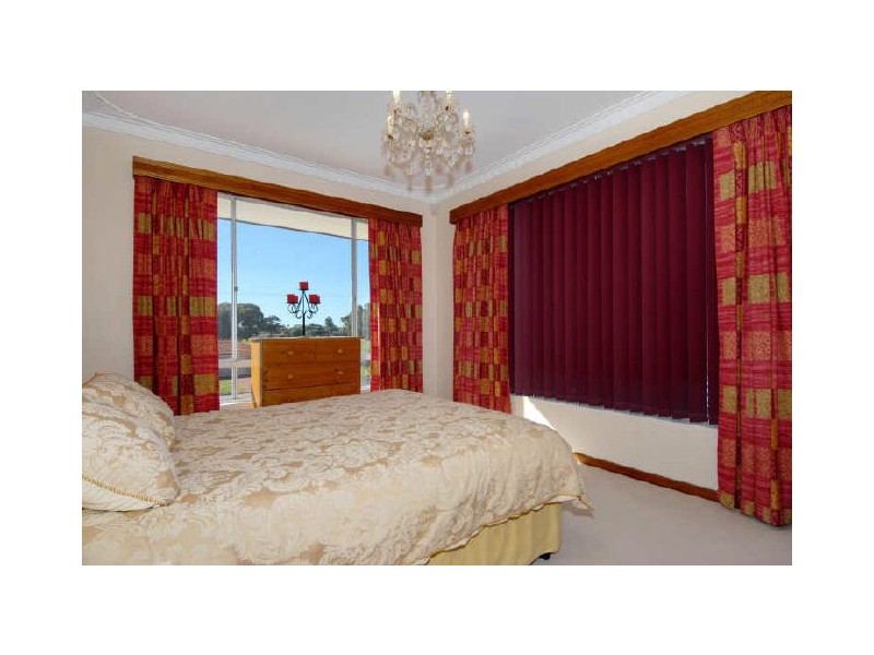 13 Wavelea Street, Safety Bay WA 6169