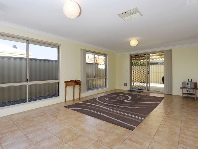 24 Bopeechee Way, Port Kennedy WA 6172