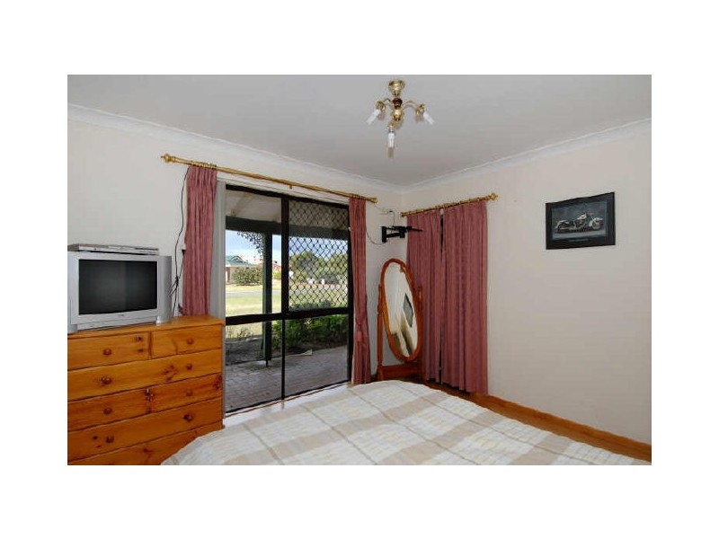 8 Cutter Road, Waikiki WA 6169