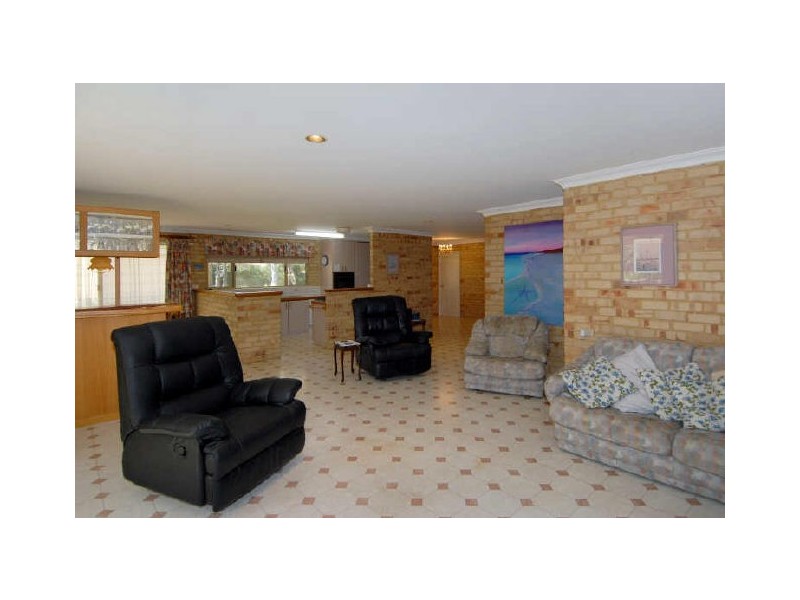 11 Hopevale Place, Erskine WA 6210