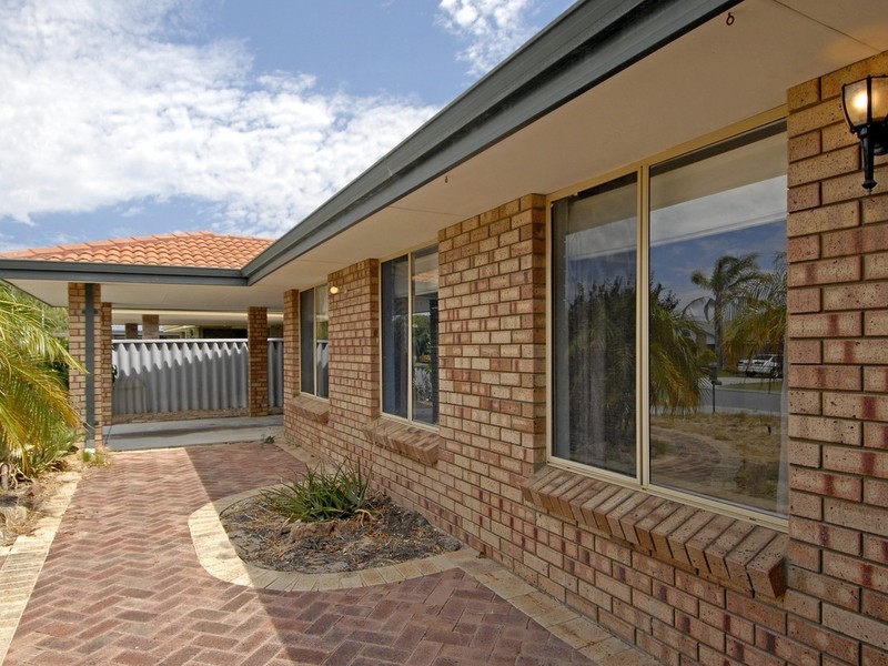 4 Carmody Road, Waikiki WA 6169