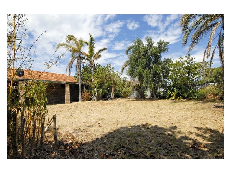 4 Carmody Road, Waikiki WA 6169