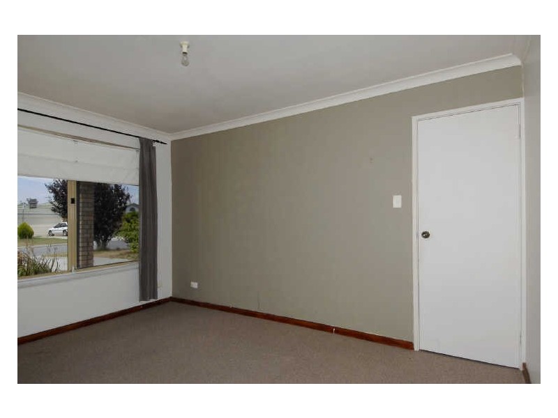 4 Carmody Road, Waikiki WA 6169