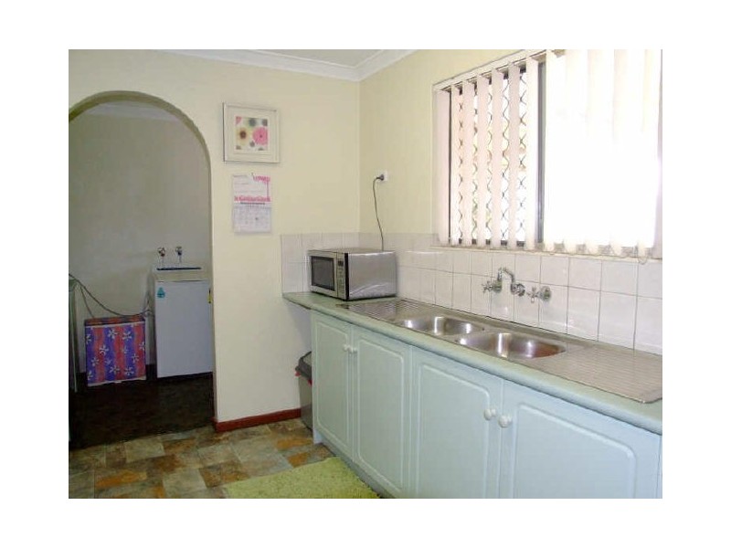 4 Laguna Street, Safety Bay WA 6169