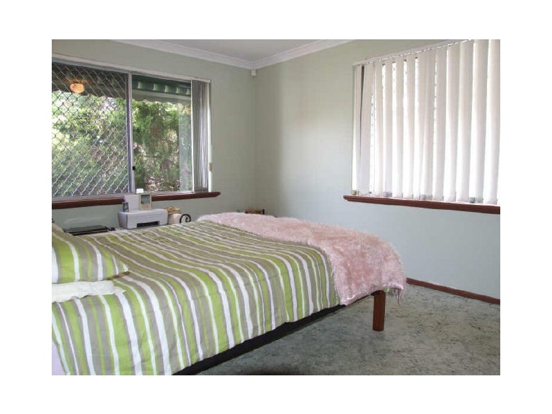 4 Laguna Street, Safety Bay WA 6169