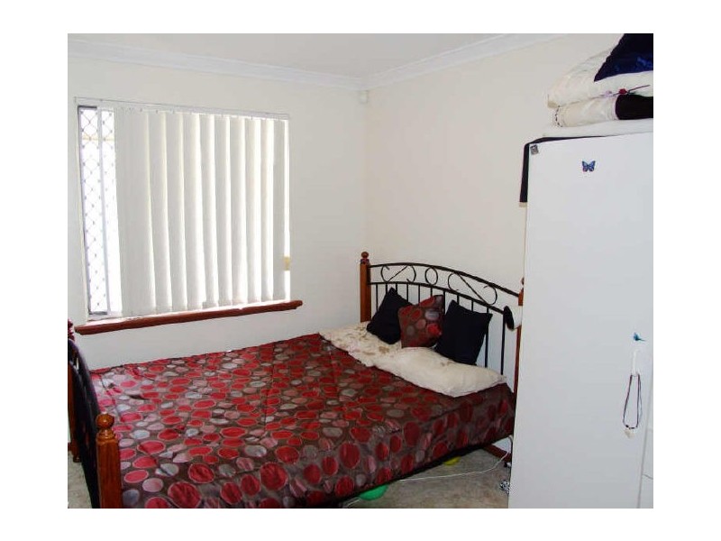 4 Laguna Street, Safety Bay WA 6169