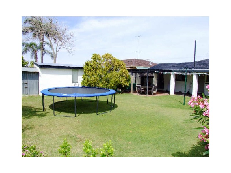 4 Laguna Street, Safety Bay WA 6169